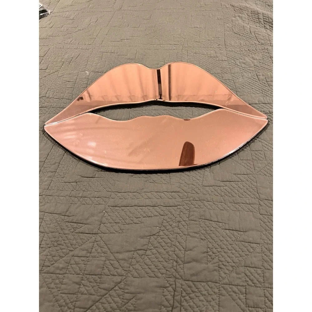 Mirror Lips Decor Very Sexy Measurements In Photos - Picture 1 of 7